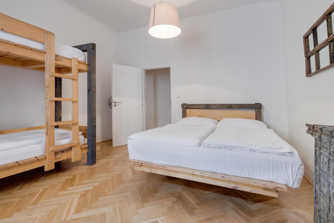 Curiosity Apartments Praha Bagian luar foto