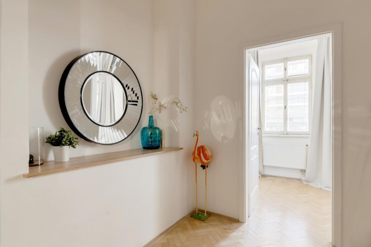 Curiosity Apartments Praha Bagian luar foto