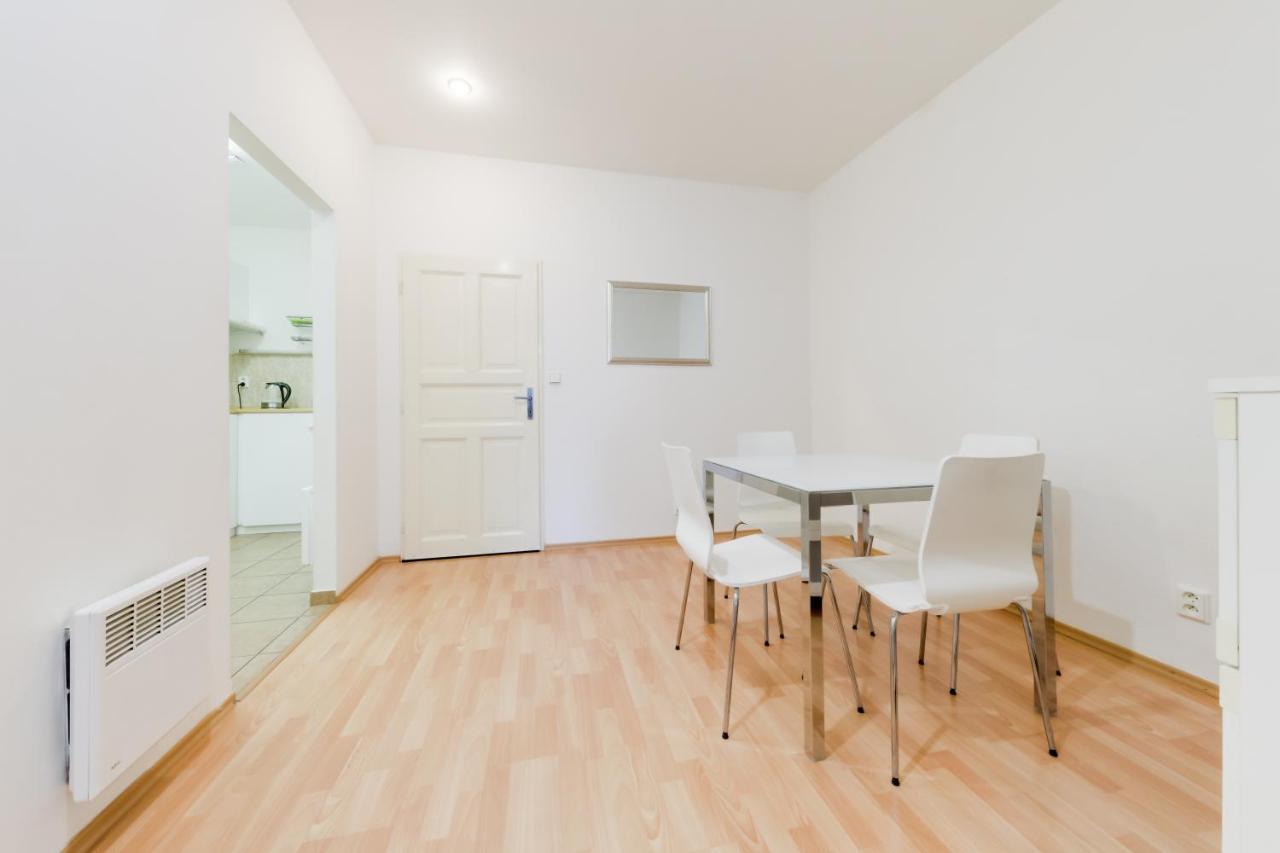 Curiosity Apartments Praha Bagian luar foto