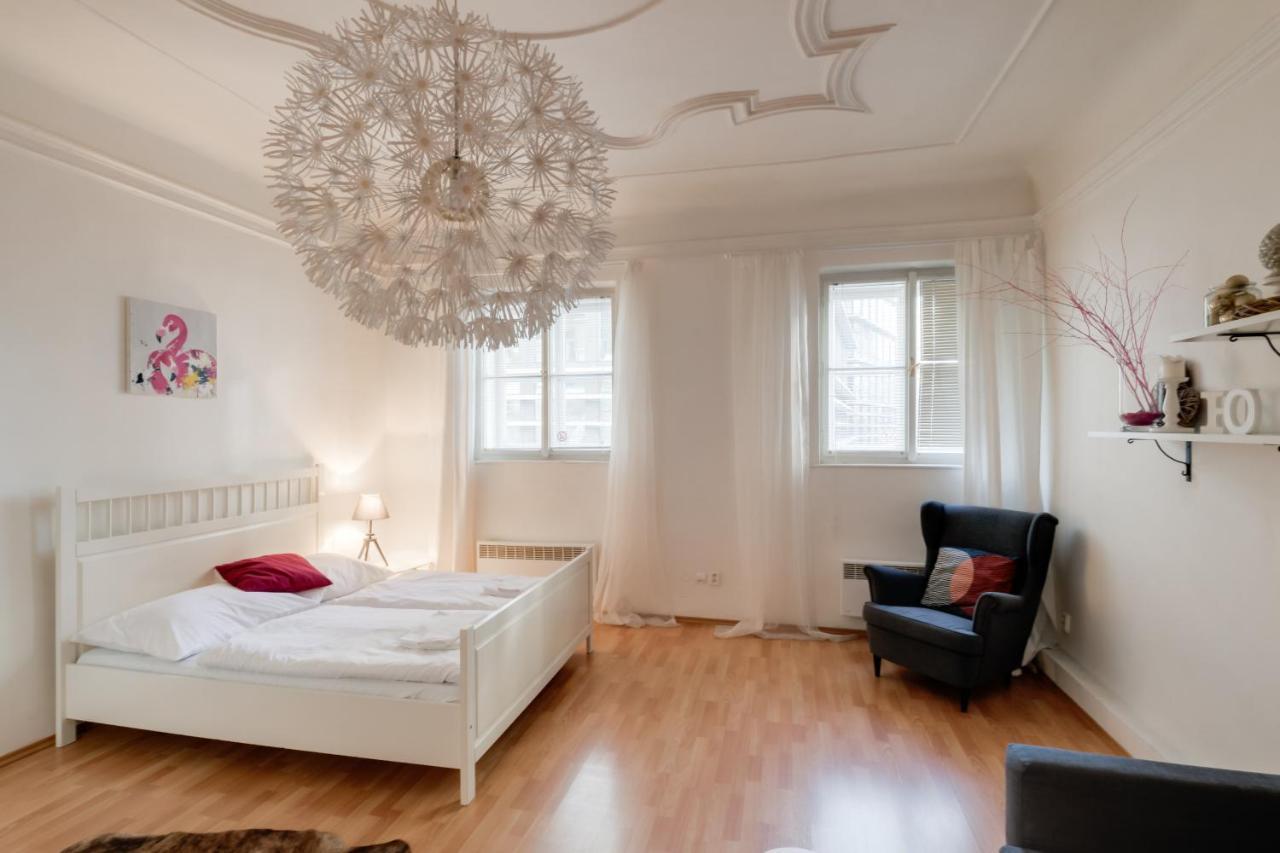 Curiosity Apartments Praha Bagian luar foto