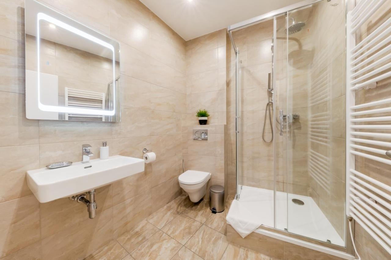 Curiosity Apartments Praha Bagian luar foto