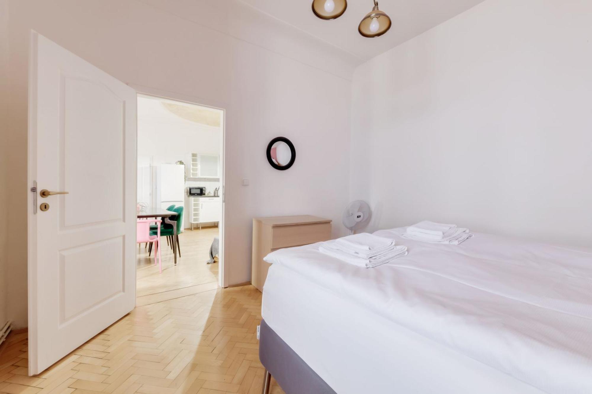 Curiosity Apartments Praha Bagian luar foto